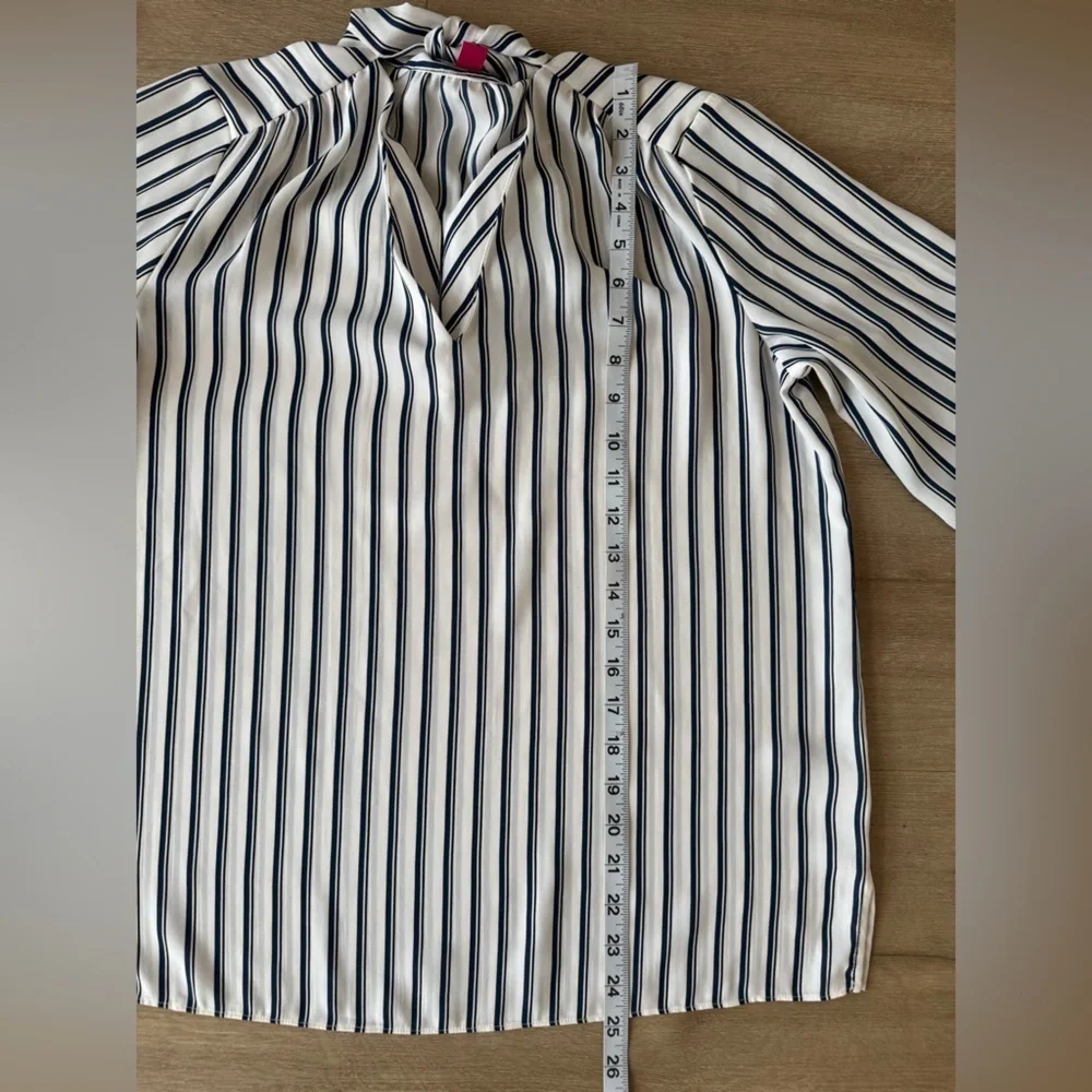 VINCE CAMUTO White Stripe Tie Neck Blouse Top S